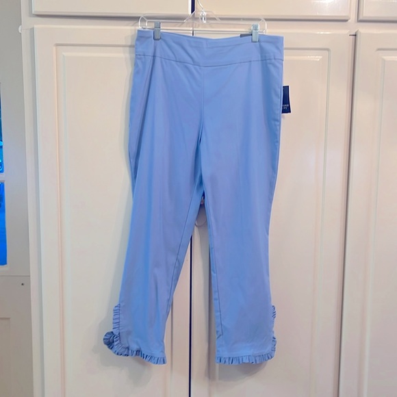 Light blue capris - Picture 1 of 7